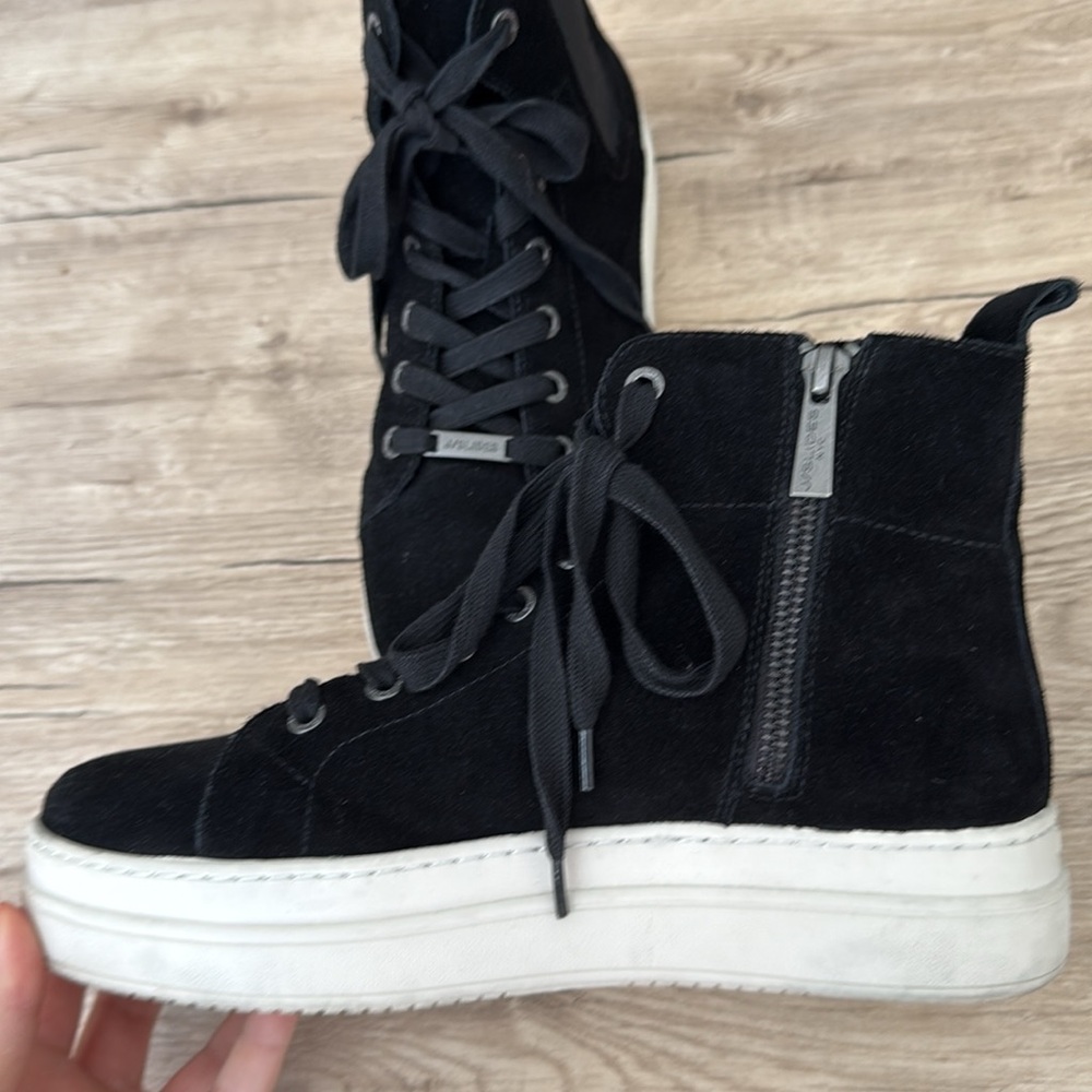 J/SLIDES Norris High Top Leather Platform Sneaker in Black - Picture 4 of 9